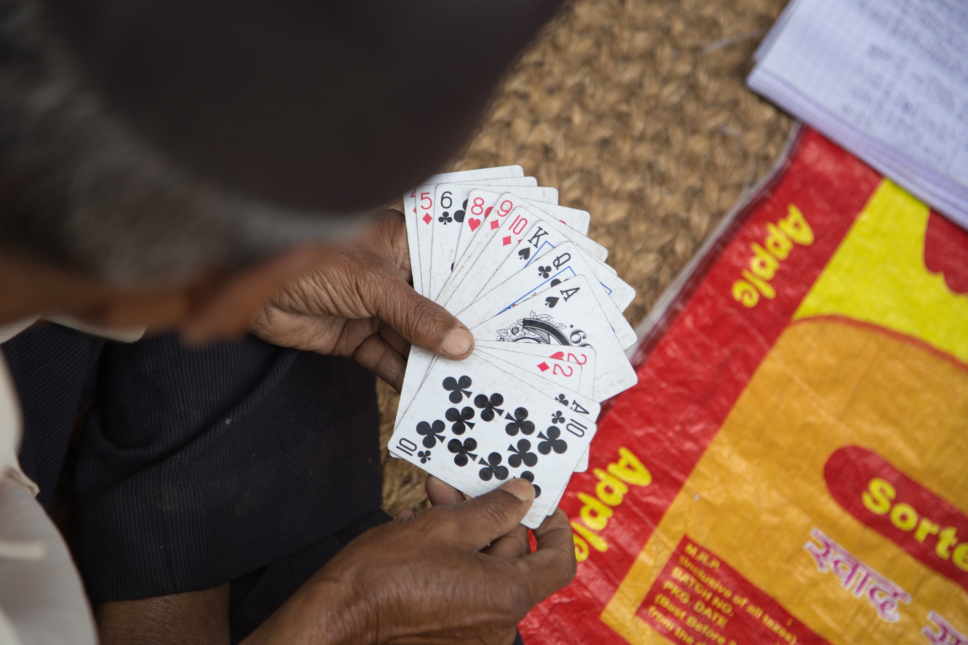 Spreading cards in hand