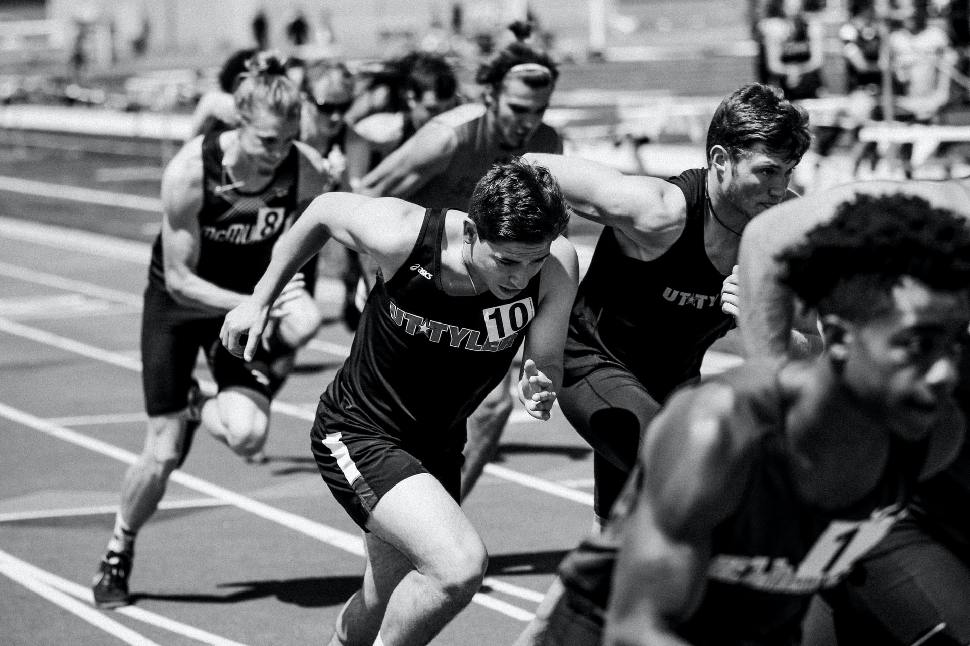 Handling multiple promises tutorial feature image: A running race
