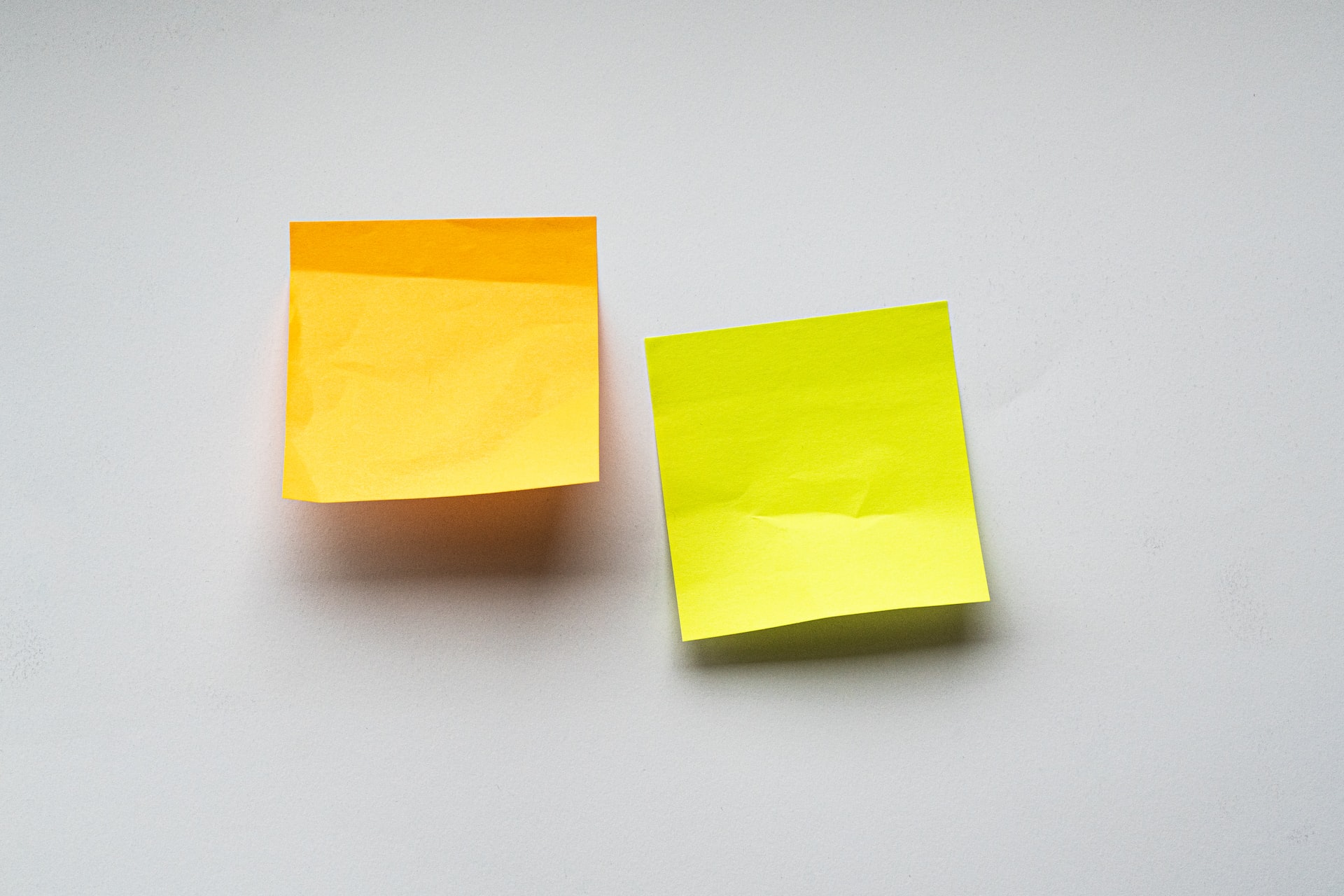 Two sticky note on a wall